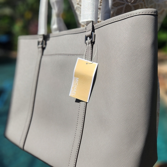 Michael Kors Jet Set Tote Light Gray New with tags! - Picture 4 of 13